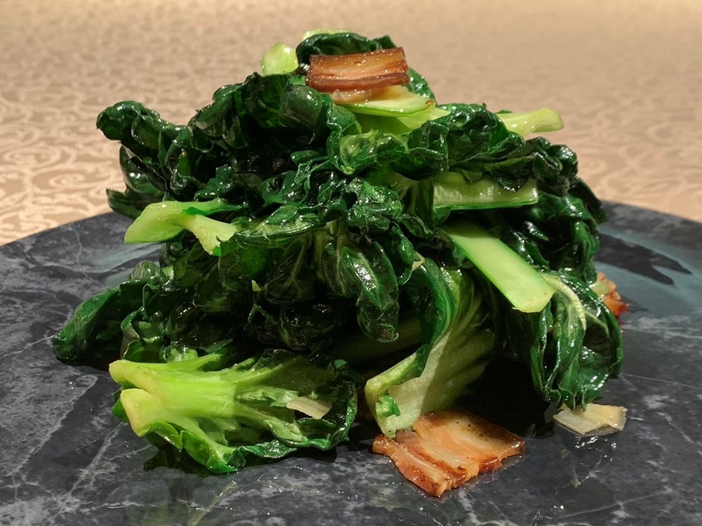 青菜と干し肉の強火炒め